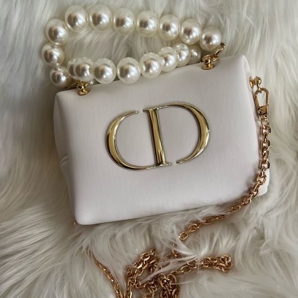 Dior ⭐️ NEW beautiful white Beauty Cosmetic Bag converted into a handbag - Picture 2 of 8